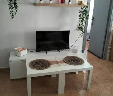 Alquiler de piso en Calle Alhama - Photo 1