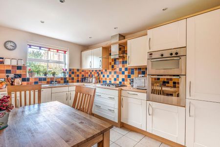 4 bedroom detached house to rent - Photo 2