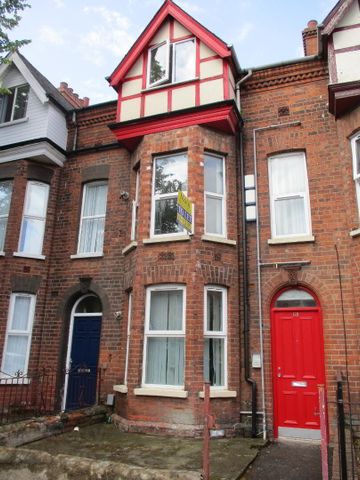 Great 4 Bedroom Apartment, 68a University Avenue, Queens Quarter, Belfast - Photo 4