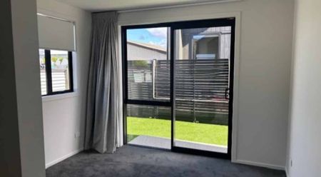 NEAR-NEW CONTEMPORARY LIVING - Photo 5