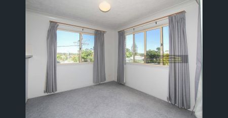 2br mid floor unit, one street from beach - Photo 4