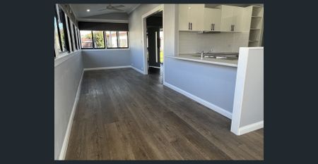 Great renovated home - Photo 4