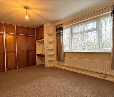 Victoria Drive, Blackwater, Camberley, Hampshire, GU17 - Photo 2