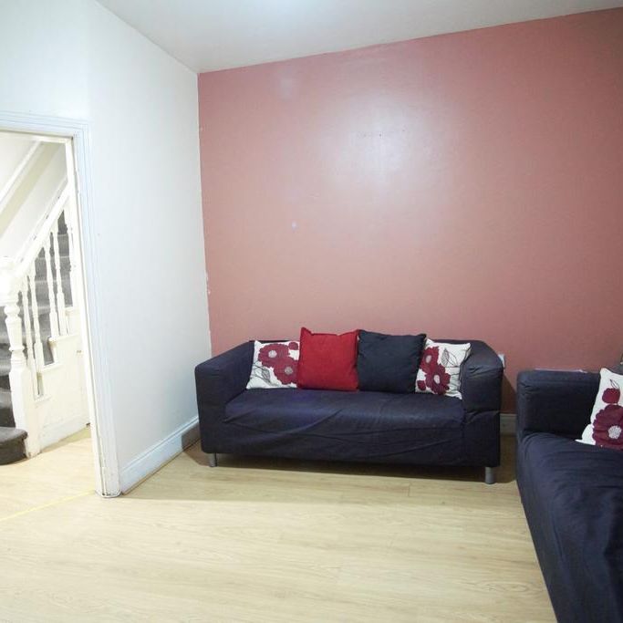 5 bedroom semi-detached house to rent - Photo 1