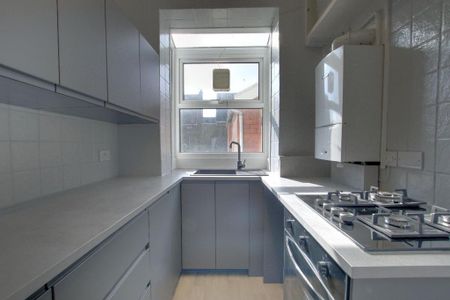 3 bedroom semi-detached house to rent - Photo 5