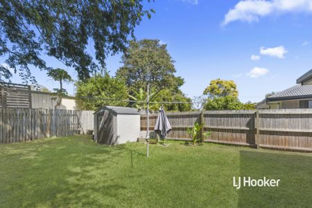 THE WHOLE PACKAGE, CONVENIENT & LOW MAINTENANCE! - Photo 3