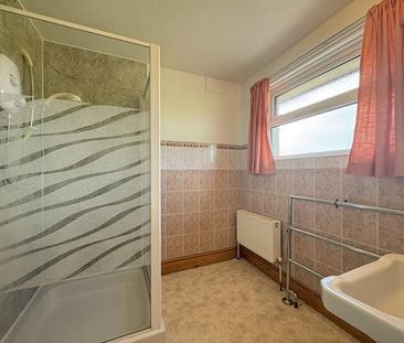 4 bedroom semi-detached house to rent - Photo 5