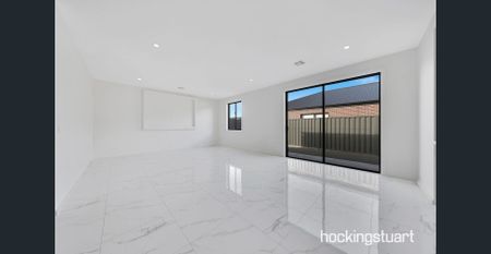 BEAUTIFUL FAMILY HOME - Photo 2