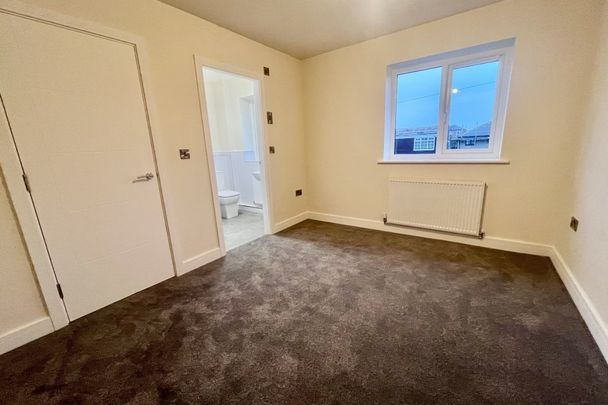 Sackville Street - Photo 1