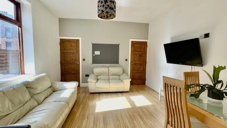 6 bedroom end of terrace house to rent - Photo 2