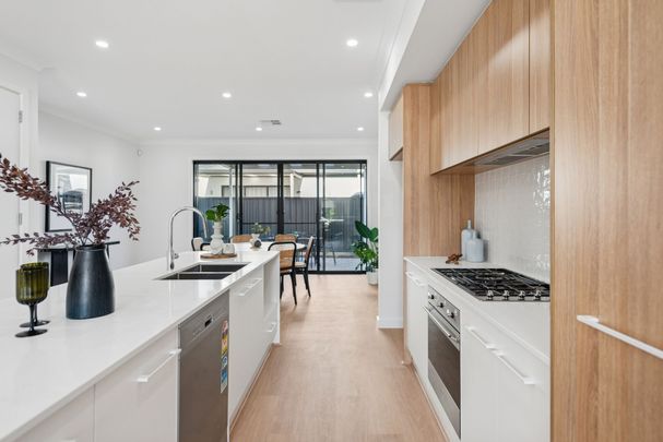 Modern Living, Prime Location – Brand New Executive 3 Bedroom Home! - Photo 1