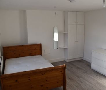 Room in a Shared House, Southampton Way, SE5 - Photo 1