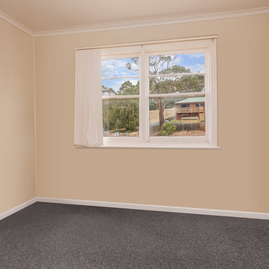 Comfortable Home in Claremont - Photo 1