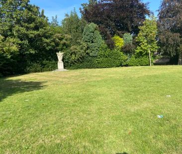 Deluxe Bedroom - Photo 3