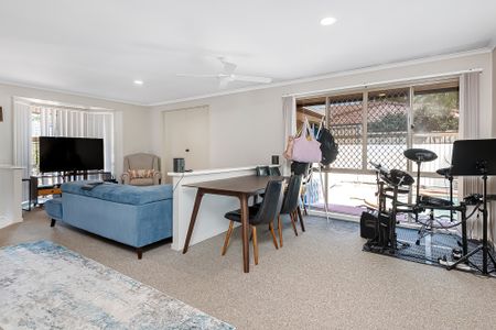 3 Parkmore Close, Robina QLD 4226 - House For Rent - $725 | Domain - Photo 3