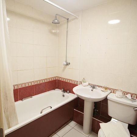 2 Bedroom Apartment - Photo 4