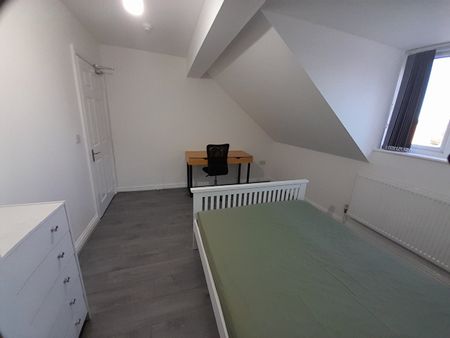 Room in a Shared House, Burlington Mews, B10 - Photo 2