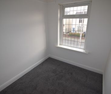 To Let 4 Bed Mid Terraced House - Photo 5