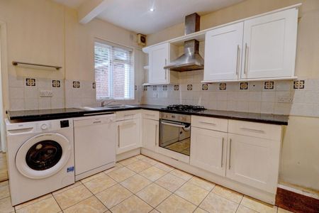 3 Bedroom Semi Detached House To Rent - Photo 5