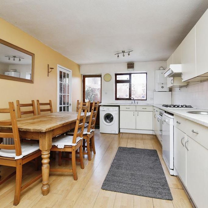 3 bedroom end of terrace house to rent - Photo 1