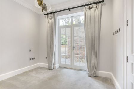 Totteridge Village, London - Photo 3