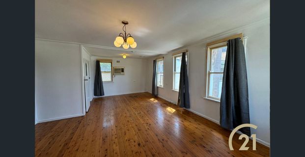 Five Bedroom Home, In a Prime Location! - Photo 1