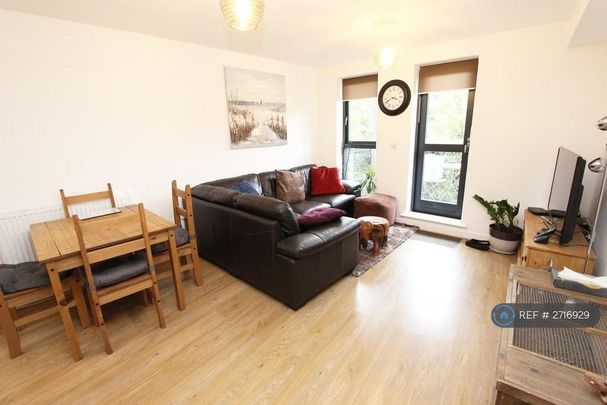 2 bedroom flat to rent - Photo 1