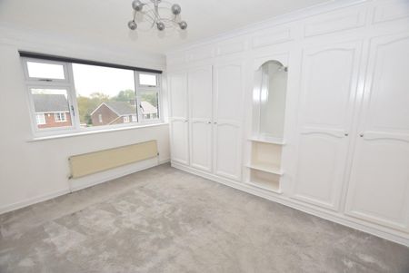 4 bedroom House To Let - Photo 4