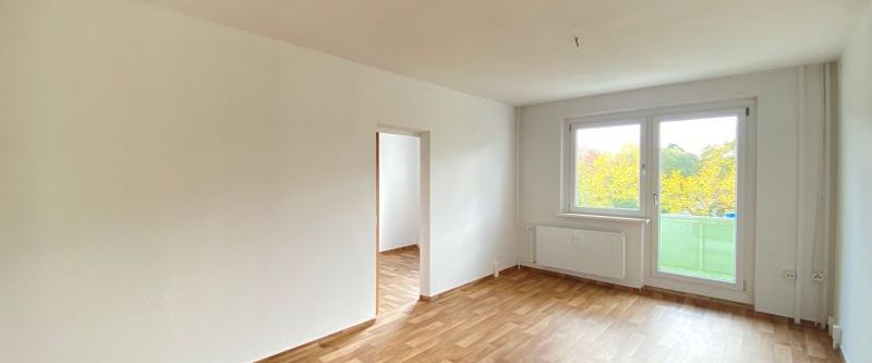 Einzug gut planbar - große 3-Raumwohnung mit Balkon, Dusche und Aufzug - Photo 1