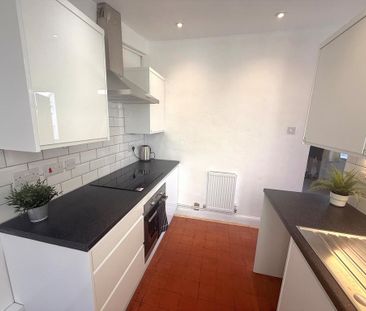 2 bedroom semi-detached house to rent - Photo 6