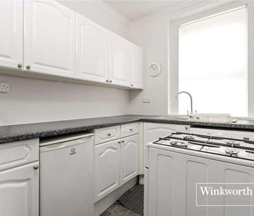 Market Place, London, N2 - Photo 3