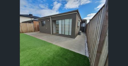 Modern Fresh Family Home - Photo 2