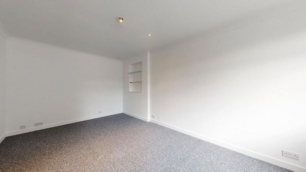 5 bedroom semi-detached house to rent - Photo 1