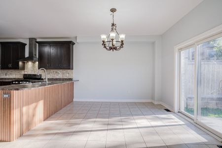 For Lease - 146 Art West Avenue, Newmarket, Ontario - Photo 3
