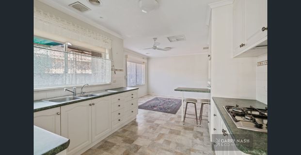 Spacious family home in a quiet West End location - Photo 1