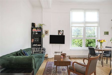 Beautiful two bedroom apartment in a Grade II listed conversion. - Photo 3