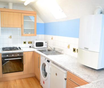 studio to rent Ladbroke Road, Redhill - Photo 1