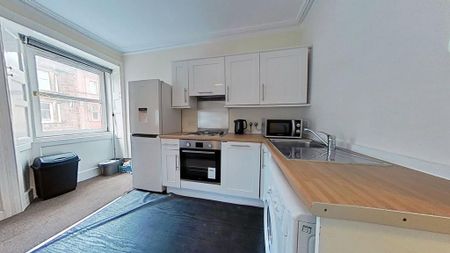 3 bedroom flat to rent - Photo 4