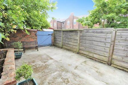 3 bedroom terraced house to rent - Photo 4