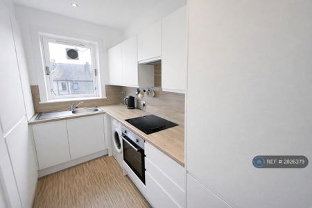 3 bedroom flat to rent - Photo 5
