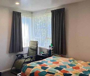 Delightful 3 Bedroom Home - Photo 4