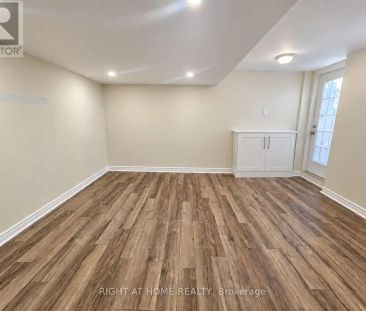 36 PEACOCK CRESCENT — 1 Bedroom - Photo 1