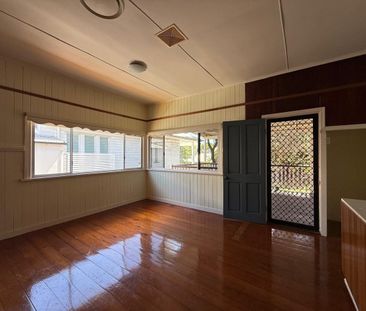Breezy, Elevated Queenslander with Ducted Air Conditioning - Photo 6
