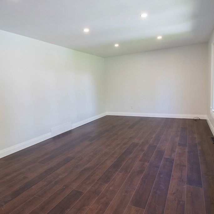 5-Bedroom House with Full In-Law Suite – St. Catharines! - Photo 1