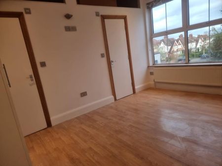 1 bedroom Flat To Let - Photo 4