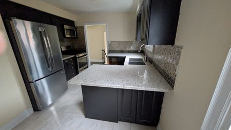 For Lease - 378 Hansen Road, Brampton, Ontario - Photo 4