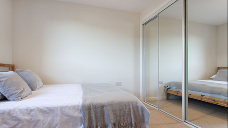 2 Bedroom - Photo 4