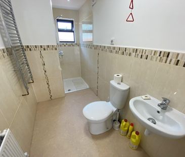 4 bedroom semi-detached house to rent - Photo 4