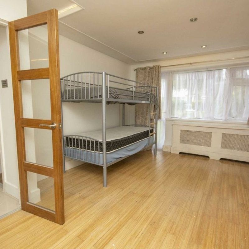 Parkfield Close, HA8, London - Photo 1