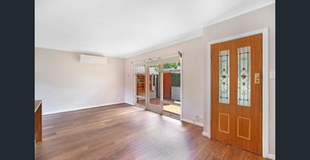 Low Maintenance in the Heart of Macleodl! - Photo 2